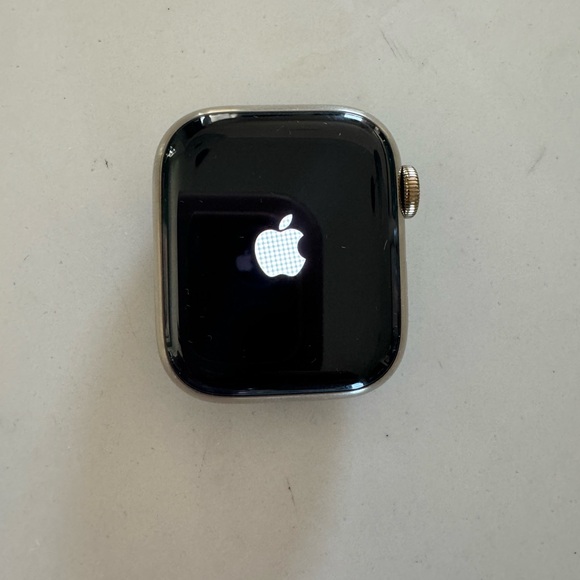 Apple Watch Series 7 - 41mm - Gold (WIFI+GPS) - Picture 4 of 10